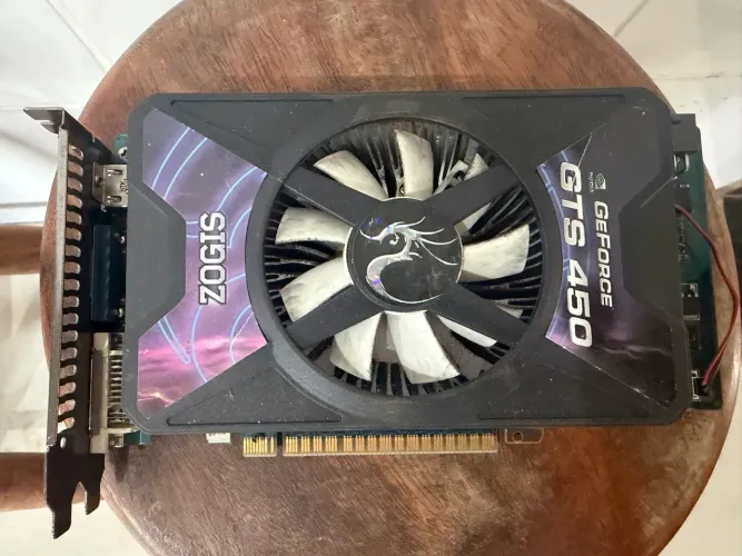 Placa de vídeo GeForce GTS 450 de 1GB GDDR3