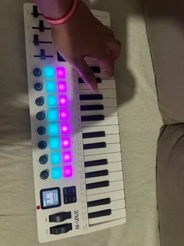Teclado controlador 37 teclas ? novinho, usei apenas 4 vezes pra gravar e ficou guardado!