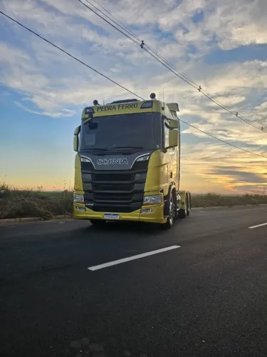 Caminhão Scania R500 6x2 Retarder - Motor Novo