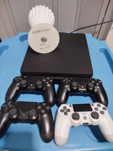 PS4 Slim Desbloqueado | + 4 controles