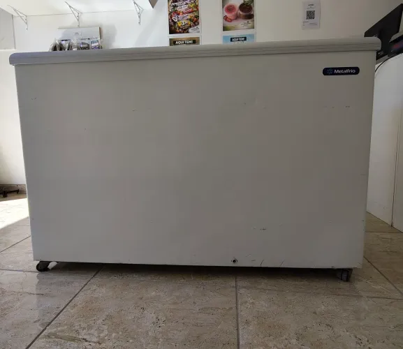 Freezer metal frio- 331 litros 