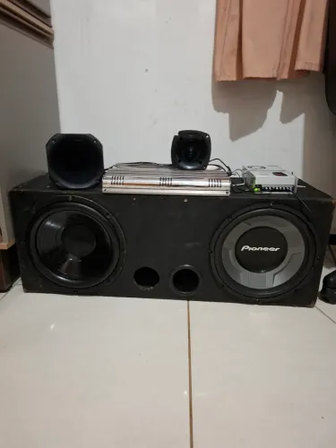Caixa de som potente e top, com Bluetooth!!!