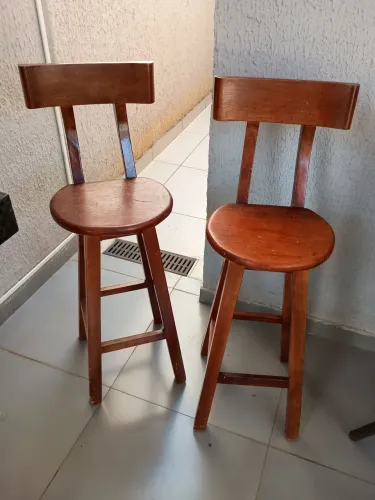 Banqueta de madeira
