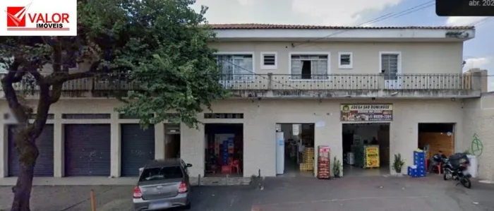 Salão comercial 250 m2 com excelente localização. 4 vagas de garagem descobertas.