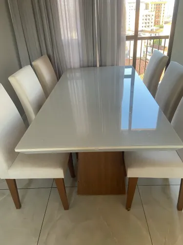 Mesa com 6 cadeiras