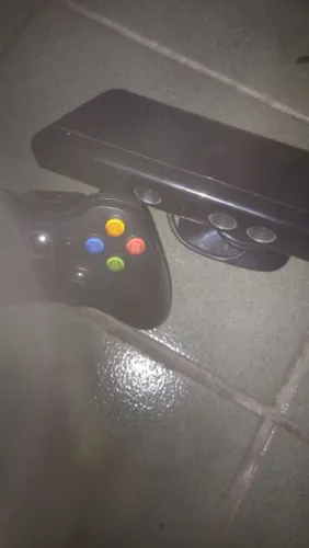 Vendo 3 jogos d Xbox360 um controle e um Kinect