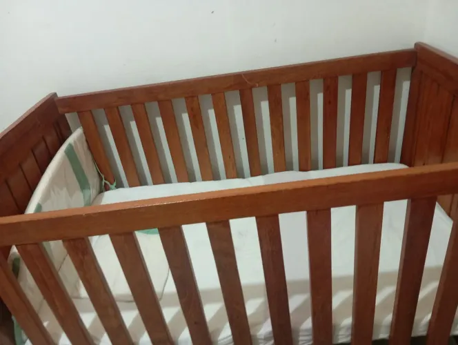 Vendo berço de madeira 400