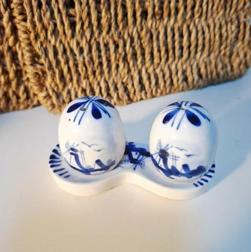 Saleiro e pimenteiro porcelana delft blue pintada a mão.