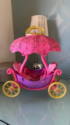 Carruagem Barbie e as Três Mosqueteiras - Transformável em Balão