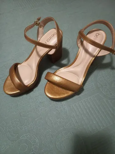 Sandalia  salto médio