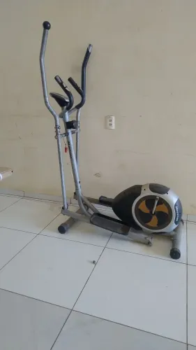 Elíptico para exercício físico