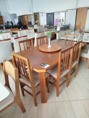 Mesa de madeira com 6 cadeiras NOVA!! prato vendido separadamente!!