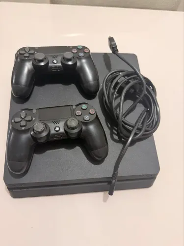PlayStation 4 com 2 controles Troco