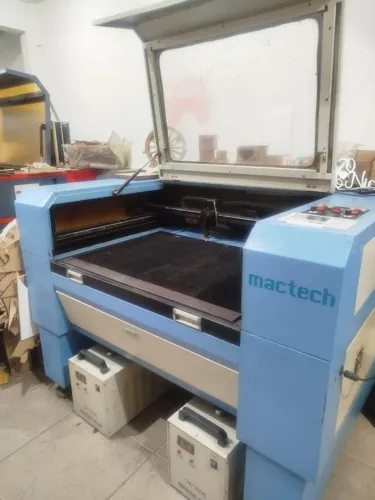 MÁQUINA CORTE E GRAVAÇÕES LASER