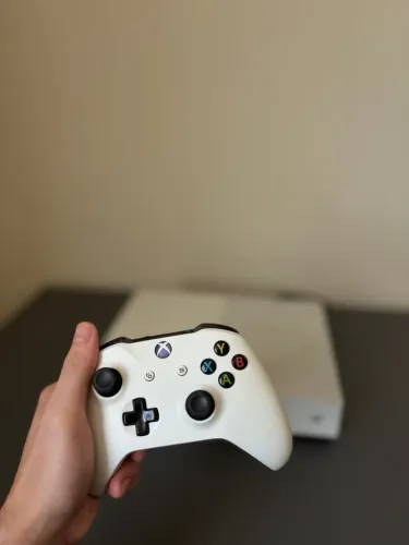 Xbox One S 1TB em Ótimo Estado