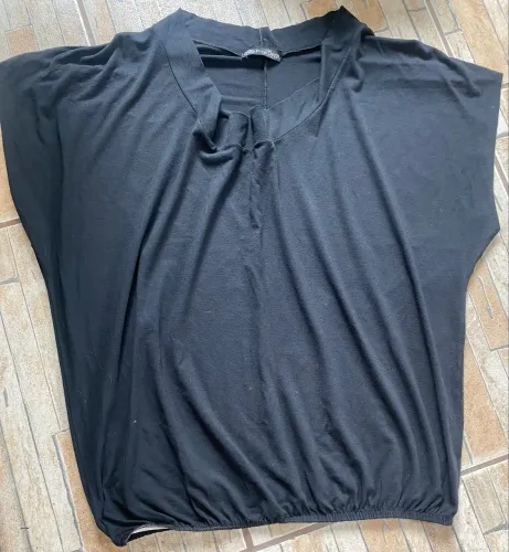 Blusa preta com elástico inferior - TAM G