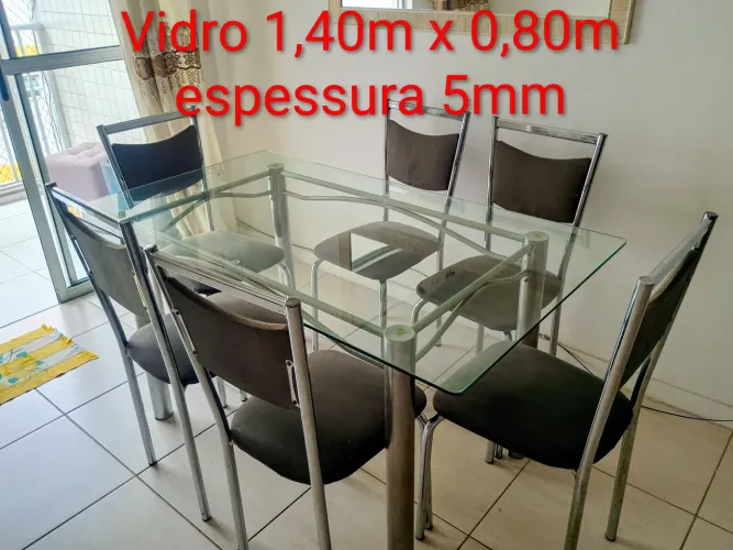Mesa jantar com 6 cadeiras e espelho