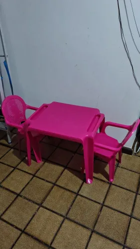 Mesa infantil Tramontina com duas cadeiras