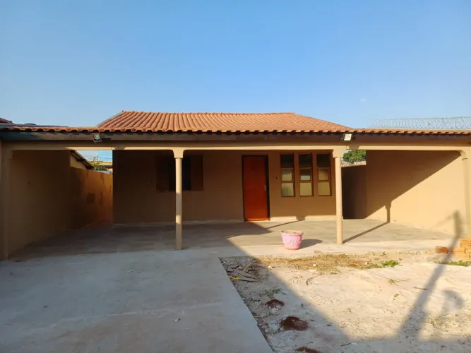 Alugo casa 2.600 - V. Pioneira