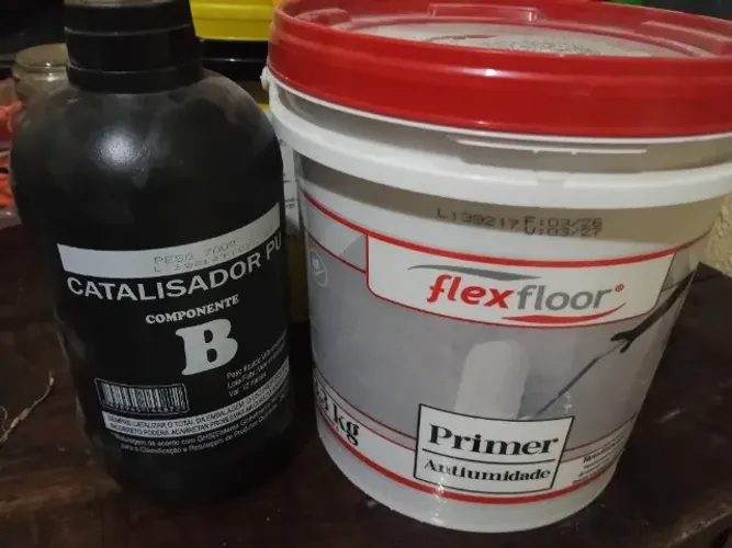 ADESIVO PARA PISO E PRIMER ANTIUMIDADE