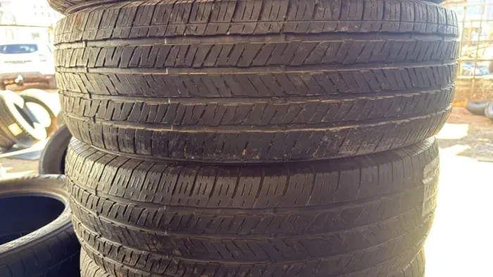 Pneu 255/70/18 Bridgestone 80 % vida útil