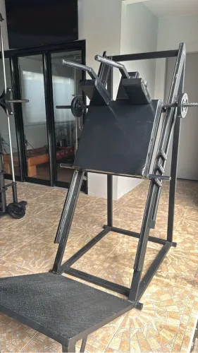 Hack squat academia musculação 