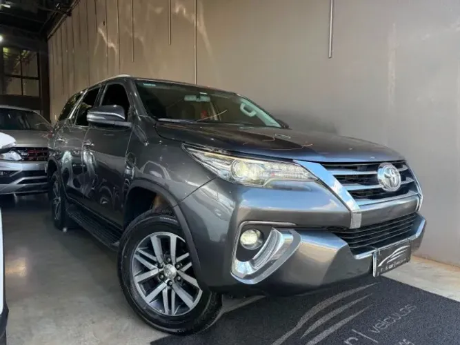 Toyota Hilux SW4 SRX 4X4 2.8 TDI 16V Dies. Aut. 2019