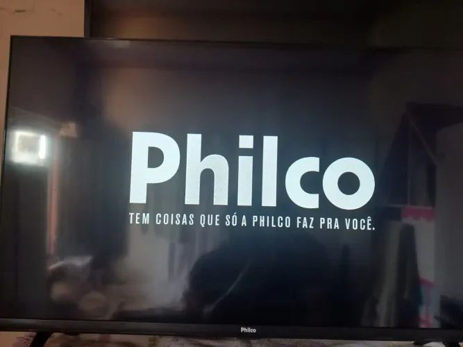 Televisão smart borda infinita