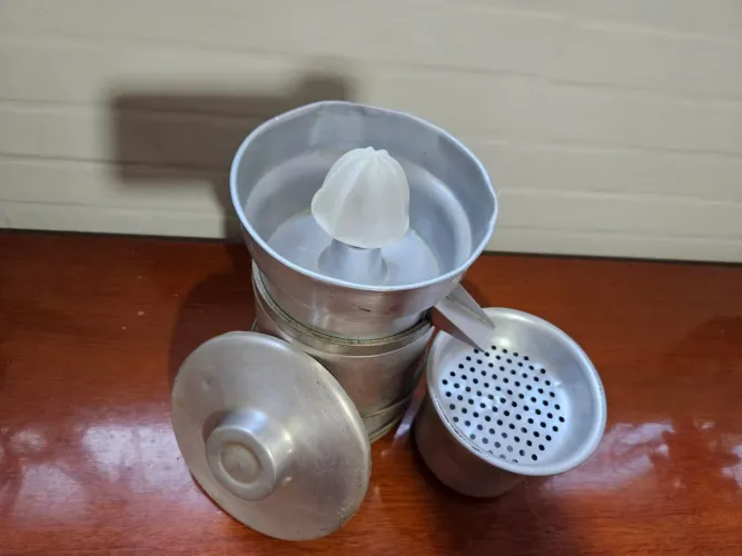 Espremedor de frutas industrial potente 110 volts R$ 280,00