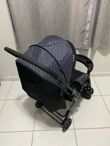 Carrinho de bebê Cosco