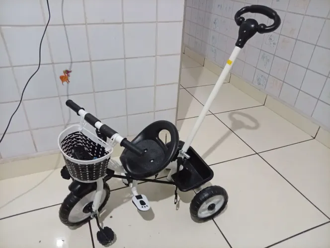 Triciclo Infantil com cestinha