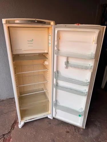 Geladeira consul frost free, 300 litros funcionando perfeitamente.  ENTREGO