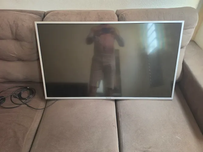 Vendo Smart TV Panasonic de 43 polegadas em PERFEITO ESTADO DE CONSERVAÇÃO 
