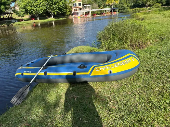 Vendo bote completo e novo