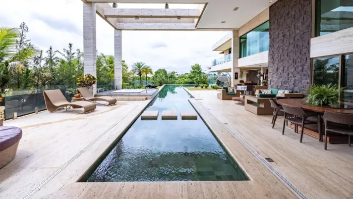 Casa para aluguel no Alphaville Araguaia com 5 suítes e lazer completo