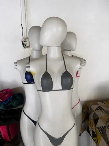 Manequins com pedestral
