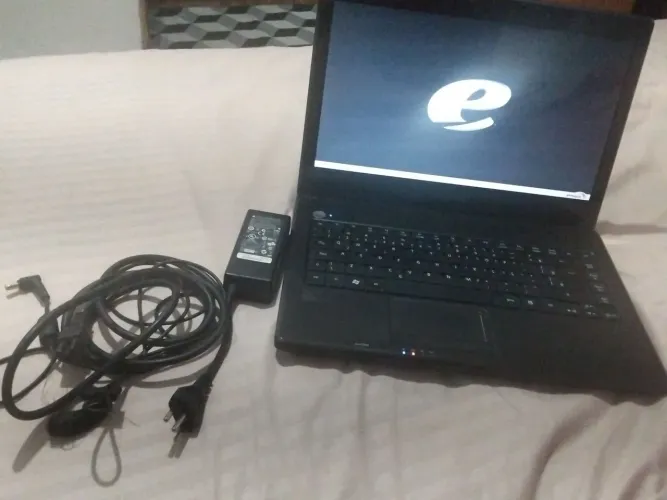 Notebook 2/4gb ram 256 armazenamento apenas para utilização de peças e cyberdeck