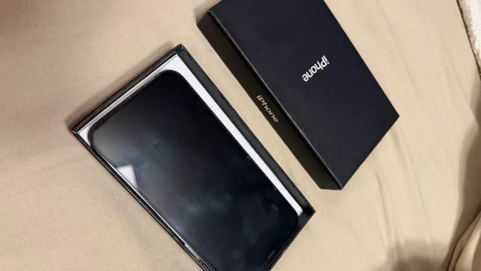 iPhone 12 Pro Max em estado de zero