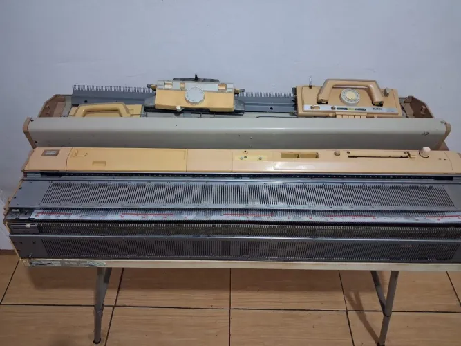 Vendo máquina de tricô Elaine brother 840 com frontura