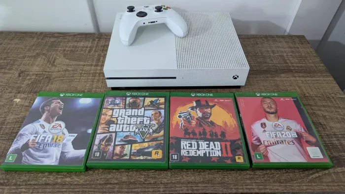 Xbox One S 500GB, + 4 jogos