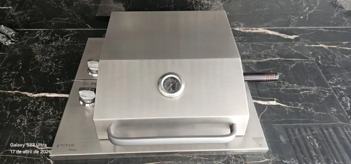 Churrasqueira TITAN PRIME a gas em aço inox .