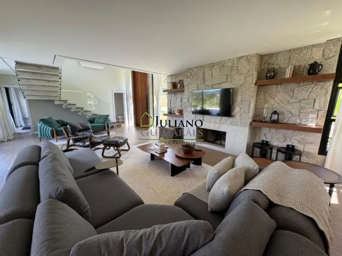 EXCELENTE CASA, À VENDA EM CONDOMÍNIO FECHADO - RANCHO QUEIMADO/SC.