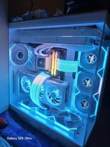 Pc gamer ryzen 7 9800x3d +9070xt