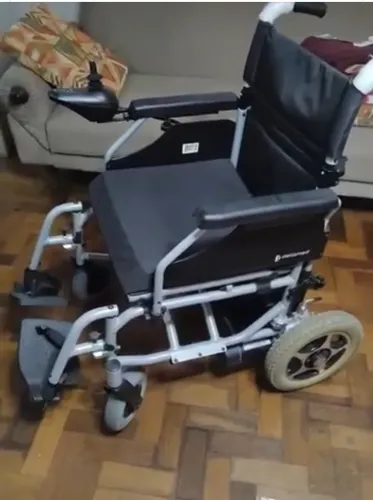 Cadeira de rodas motorizada nova. Dellamed 900