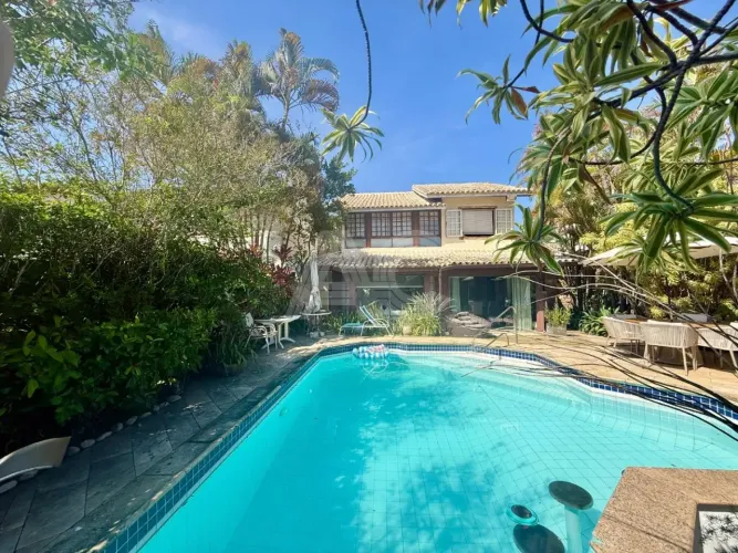 CASA DUPLEX À VENDA COM 4 QUARTOS NO CONDOMÍNIO SANTA MONICA - BARRA DA TIJUCA.