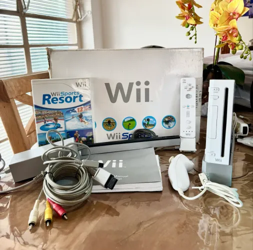 Videogame Nintendo Wii Sports branco original completo com caixa, jogos e acessórios.