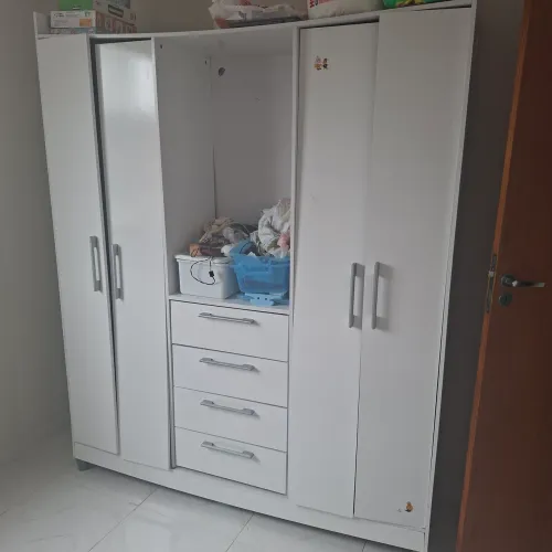 Vende-se roupeiro casal