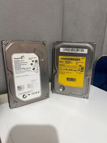 Kit 2 HDs SATA Desktop 250GB + 320GB Seagate e Samsung