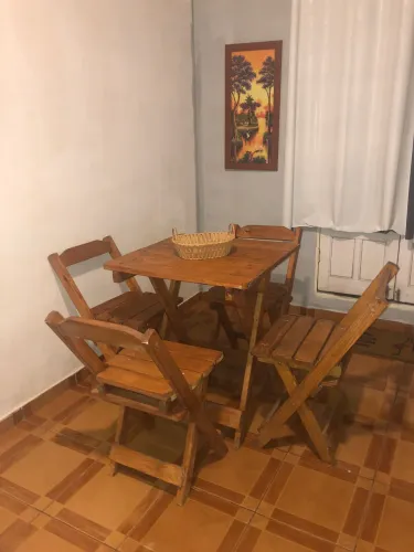 Jogo de mesa de madeira 4 cadeiras