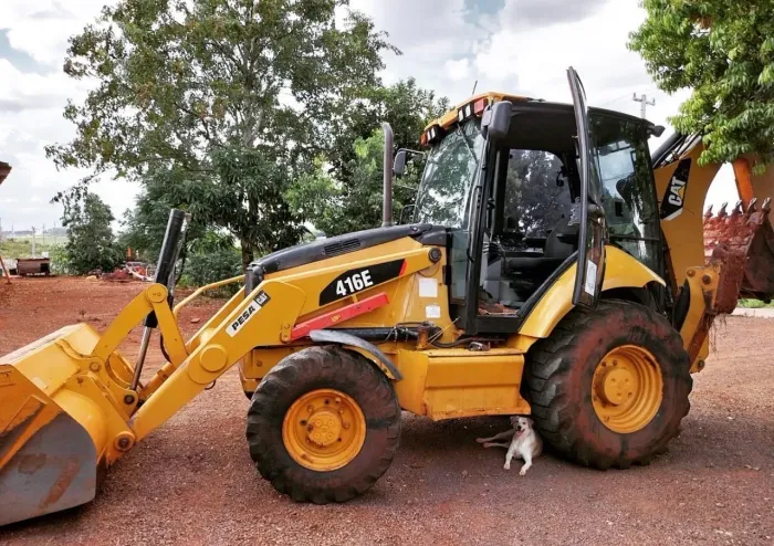 Retroescavadeira Caterpillar 416E 13/13 - Entrada R$15.000,00